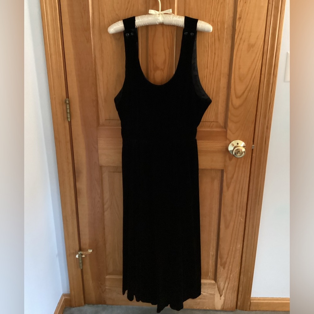 Velvet midi length jumper style dress from 1990. karin stevens size 6.